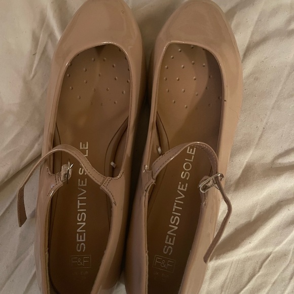 Shoe - Picture 3 of 3